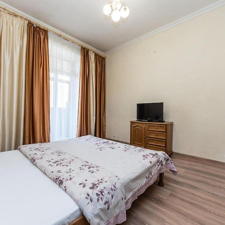Видовая Квартира На Улице Крещатик. Kiew Exterior foto