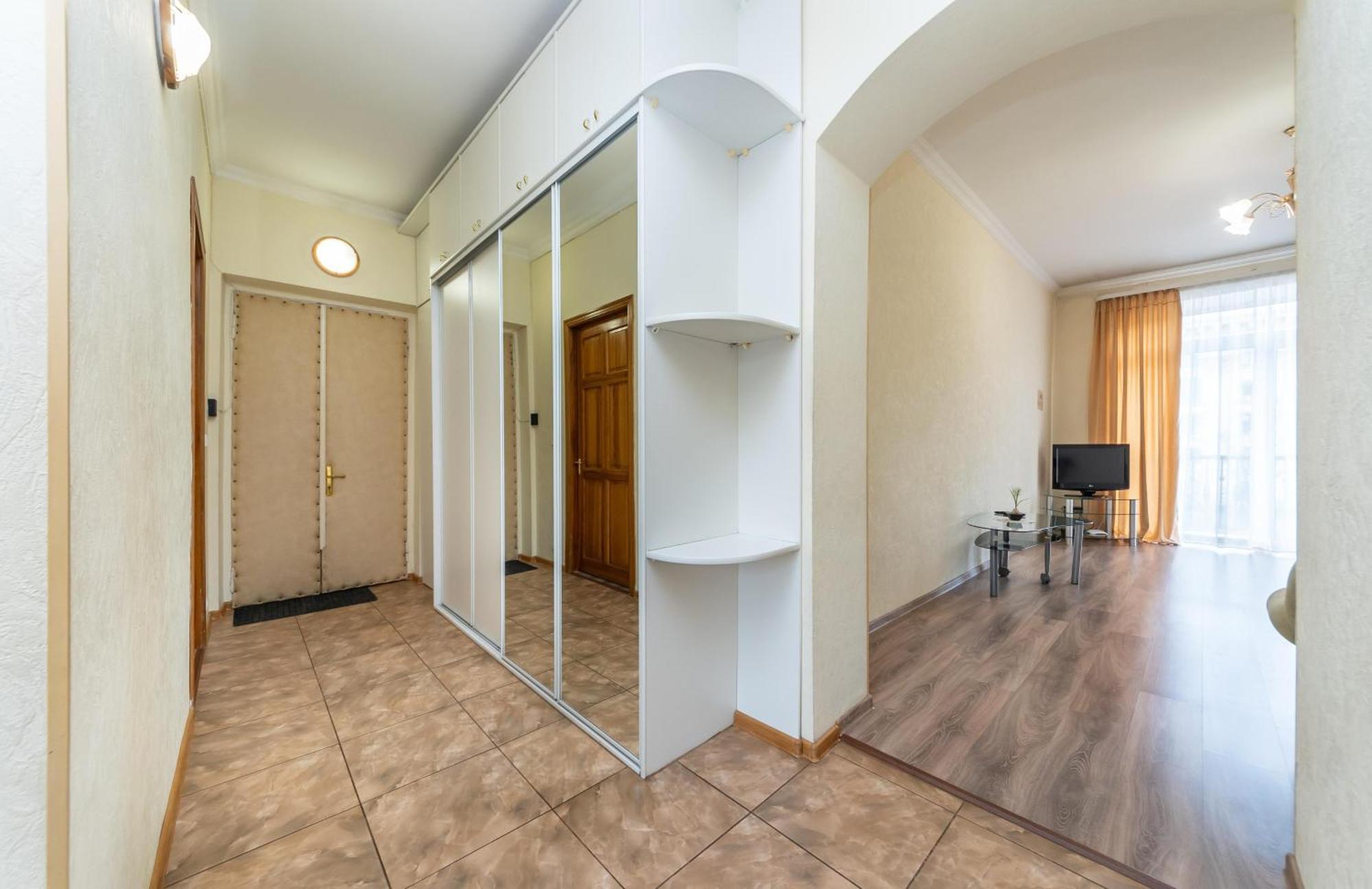Видовая Квартира На Улице Крещатик. Kiew Exterior foto